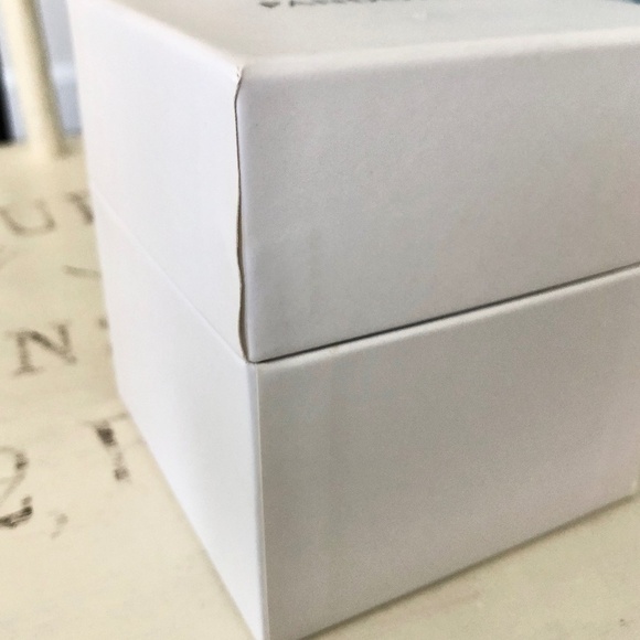 PANDORA, 2016, Porcelain, White And Silver, Quilted, Christmas Present, Ornament - Picture 15 of 16